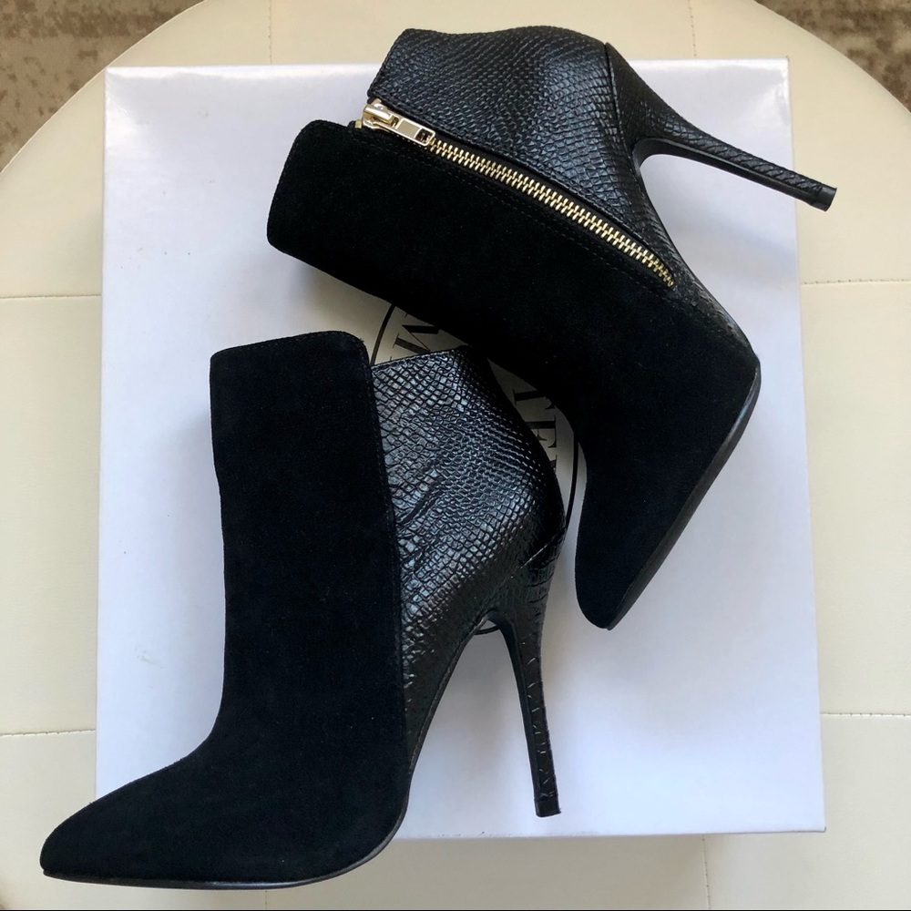 EUC Steve Madden Dace Black Suede Heeled Booties Size 6
